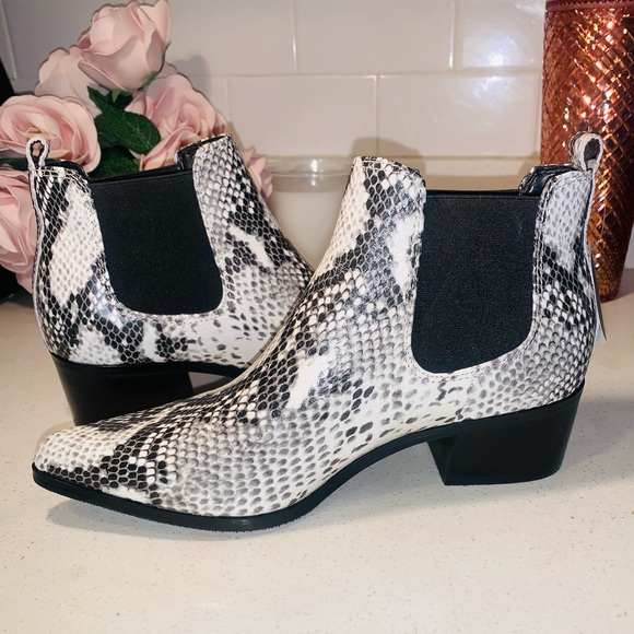 Blondo Emelia Snake Waterproof Chelsea Bootie - Picture 6 of 13